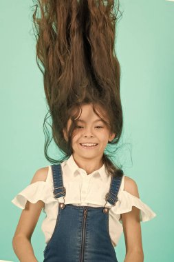 Beyaz bebek kız esmer saçlar rüzgarda ile