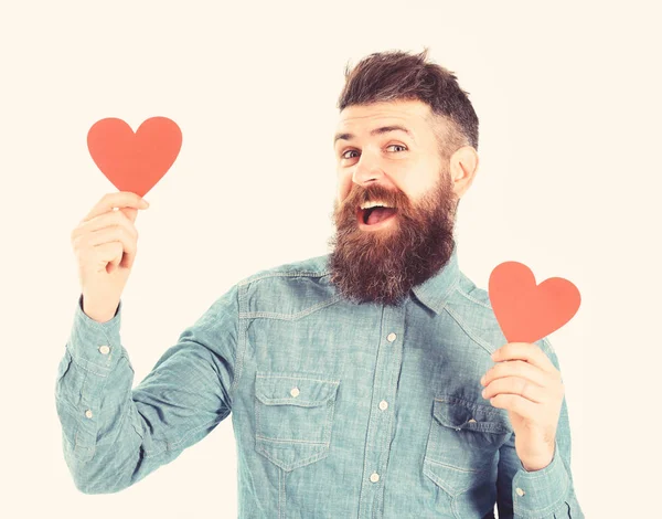 Concepto de San Valentín. Hombre con barba y cara feliz —  Fotos de Stock