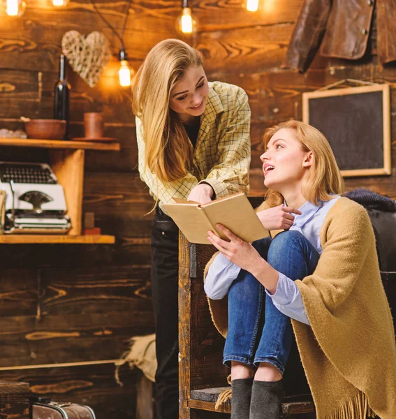 Mother and daughter or sisters reading together, family leisure activity. Girls laughing about funny scene in book. Teenager studying literature with her mom, home education, self-learning concept — Stock Photo, Image