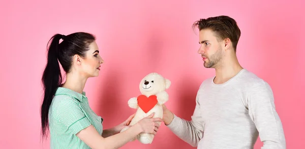 Man Woman Couple Love Hold Heart Valentines Cards Teddy Bear — Stock Photo, Image