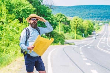 Nereye gitmem gerektiğini. Expeditor Dünya yön haritası tarafı için arıyorum. Expeditor backpacker haritasına bakmak yön seyahat. Dünya seferi. Harita yardımcı olur Eğer doğru yönü bulmak kaybol