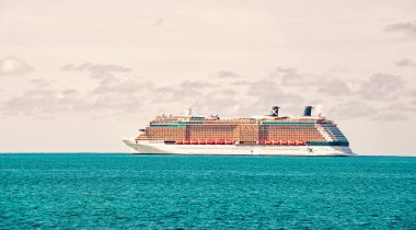 Yolcu gemisi mavi denizde büyük üzengi Cay, Bahama Adaları