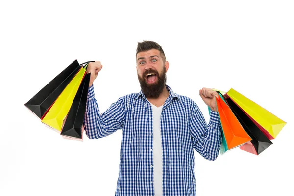 Sexta-feira negra. Segunda cibernética. Tempo incrível durante as compras. Homem barbudo com sacos de compras.. Venda de compras. Cuidados com barbeiros. Maduro hipster feliz com barba. brutal caucasiano hipster com bigode — Fotografia de Stock