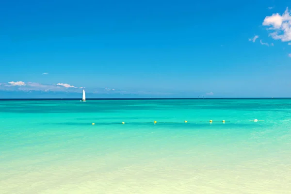 Férias de verão no paraíso caribenho, antigua . — Fotografia de Stock