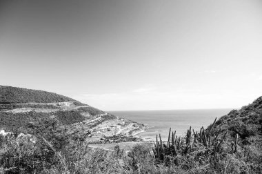 Philipsburg, sint maarten dağda deniz manzara. Deniz güneşli mavi gökyüzü, doğal peyzaj üzerinde. Caribbean, yaz tatili. Yolculuk tutkusu, macera ve seyahat