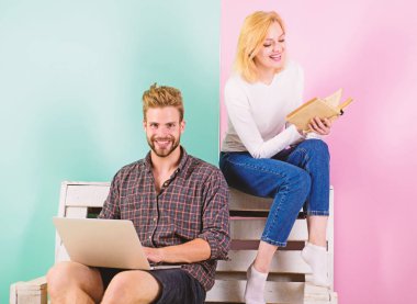 Gençlik giriş sınavına hazırlık boş zaman harcamak. Çift olan öğrenciler kitap ve dizüstü eğitim. Bunun yerine eski çağdaş eğitim yaklaşım dijital. Erkek ve kadın farklı öğrenme yaklaşımı kullanın