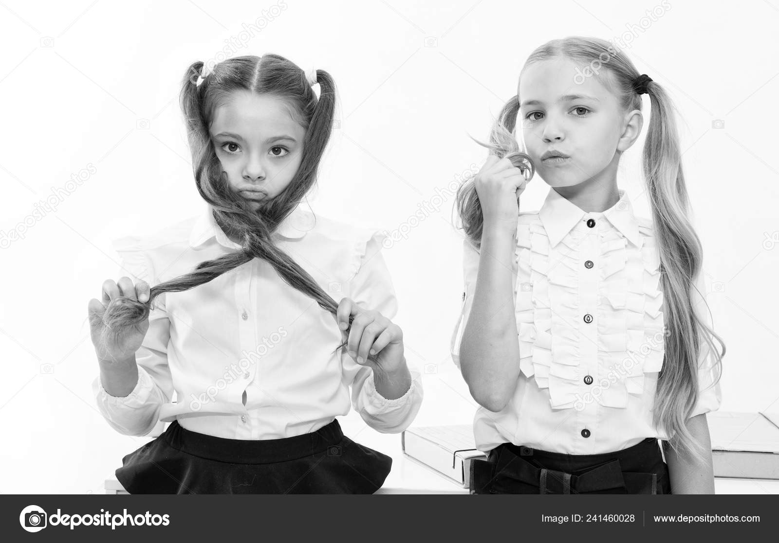 Malenkie Devochki S Hvost Pricheska Detyam Nuzhna Novaya Pricheska V Salone Volosy Malenkie Devochki Obratno V Shkolu Stokovoe Foto C Stetsik 241460028