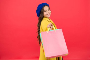 Doğum günü tatil alışveriş indirim. Güzel satınalma. Fashionista alışveriş keyfini çıkarın. Müşteri memnuniyeti. Prime time bahar satın giyim. Alışveriş ile takıntılı. Kız şirin çocuk tutun alışveriş torbaları