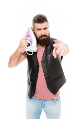 Duydum. Sakallı adam gibi davran Ütü için konuşuyor. Ev Ütü. Tıraşsız acımasız adam buharlı ütü ile işaret parmağı. Elektrikli Ütü aracıyla hippi. Ev hizmetleri sağlayan