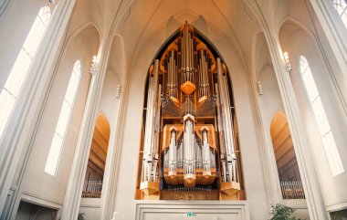 Reykjavik, İzlanda - 12 Ekim 2017: kilise organ baca boruları. Katedral iç boru organ. Müzik ve müzik aleti. Din ya da kült ve Hıristiyanlık. Mimarlık ve tasarım