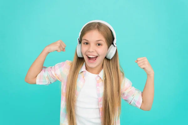 Enjoy a completely hands free listening experience. Little girl child listening to music. Happy little child enjoy music playing in headphones. Adorable music fan. Music makes her happy — Stock Photo, Image