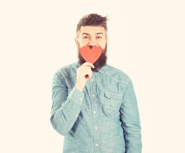 Hombre con barba y cara feliz celebra el día de San Valentín —  Fotos de Stock
