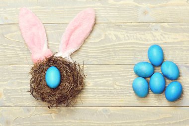Yuvayla maviye boyanmış geleneksel yumurtalar