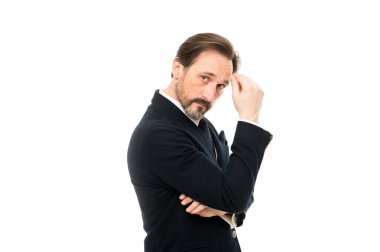 Adam yakışıklı emin olgun moda model beyaz arka plan üzerinde şık takım elbise giymek. Takım elbiseni accessorize için yollar. Ismarlama takım elbise her takan yağ çekme. Takım elbise beyler güven duygusu aşılamak