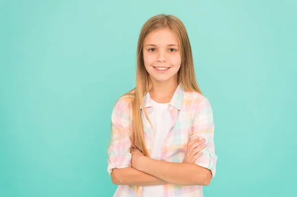 Keeping arms crossed. Small fashion model with beauty look. Fashionable little girl child. Little girl with long blond hair. Small child wearing casual style. Girl who keeping up with fashion — Stock Photo, Image