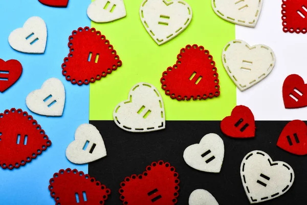 Fiesta de San Valentín. maqueta de diseño creativo. Mínimo estilo San Valentín flatlay día. Un saludo romántico. Día de San Valentín corazones fondo. Amor y romance. Día mundial del corazón. Artesanía Diy — Foto de Stock