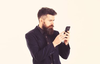 İş başarısızlık kavramı. Sakallı adam kötü haber hakkında onun hatası vardır.