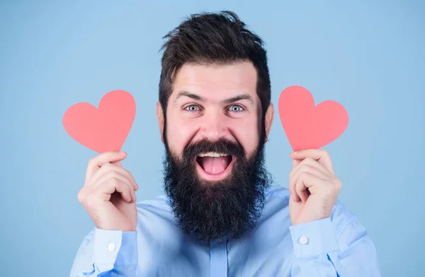 Apaixonar Homem Hipster Barbudo Com Cartão Dia Dos Namorados Celebra — Fotografia de Stock