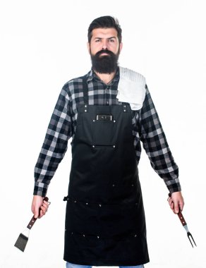 Kavurma ve yemek ızgara. Pişirme aletleri Barbekü bir dakika dostum. Açık havada et kavurma için araçları. Piknik ve barbekü. Park et pişirme. Barbekü ustası. Sakallı hippi giyim önlük Barbekü için