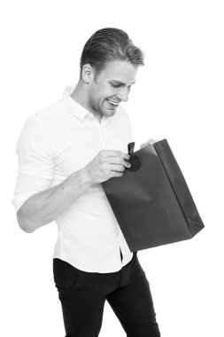 ne var ki. Pozitif adam alışveriş zevk. büyük satış alışveriş merkezi. Siber Pazartesi ve siyah Cuma kavramı. Çevrimiçi alışveriş yaparken heyecanlı genç adam. Satın aldığınız için teşekkür ederiz. Mükemmel bir gün