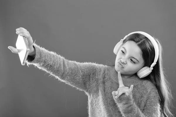 Best music apps that deserve listen. Listen for free. Mobile application for teens. Girl child listen music modern headphones and smartphone taking selfie. Get music subscription. Enjoy music concept — Stock Photo, Image