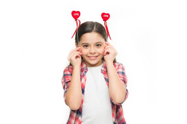 Co Twoje serce topi dla niej. Mała dziewczynka gospodarstwa serca na kije. Zabawna dziewczyna z małe czerwone serca. Małe dziecko z serca kształcie dekoracje. Szczęśliwy dzień valentines. Święto miłości i romansu — Zdjęcie stockowe
