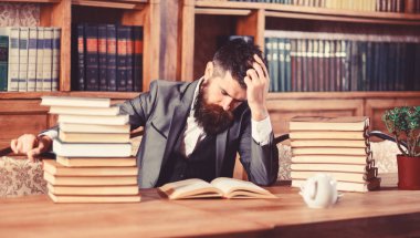 Klasik takım, Profesör konsantre meşgul yüzü olan adam