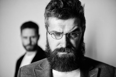 Akıllı görünüm için gözlük aksesuar. Akıllı göz atmak. Hipster stil ve moda. Hipster gözlük. Adam yakışıklı hipster giyim gözlük sakallı. Göz sağlığı ve görme. Optik ve vizyon kavramı