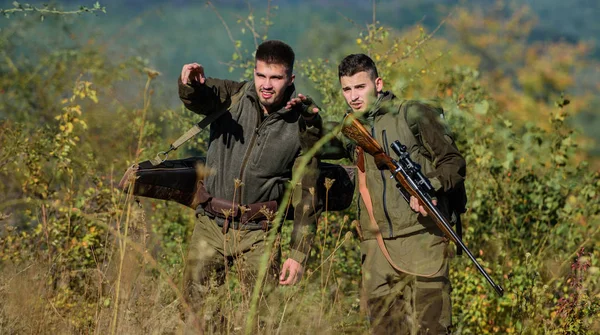 Military uniform fashion. Hunting skills and weapon equipment. How turn hunting into hobby. Friendship of men hunters. Man hunters with rifle gun. Boot camp. Army forces. Camouflage. follow this way — Stock Photo, Image