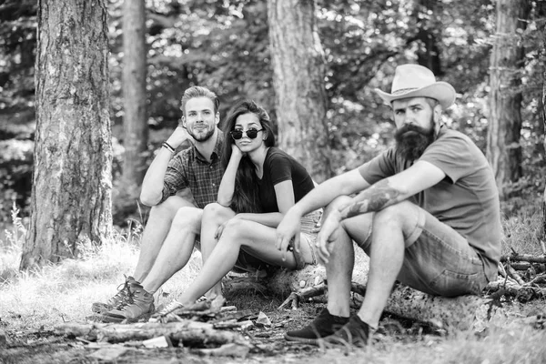How build bonfire outdoors. Camping weekend leisure. Forest camping bonfire. Man brutal bearded hipster and friends relaxing forest. Ultimate guide to bonfires. Company friends camping forest — Stock Photo, Image