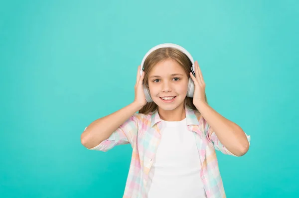 Clear sound. Girl child listen music with modern headphones. Kid little girl listen music headphones. Music account playlist. Customize your music. Listen track for dancing. Learn song lyrics — Stock Photo, Image