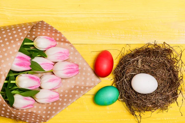 Paskalya Yuvası Paskalya Yumurtası Toplama Bahar Vibes Renkli Yumurta Buket — Stok fotoğraf