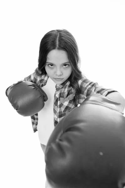 Siéntete poderoso. concepto de poder de las niñas. Educación feminista y derechos de la mujer. Lucha por sus derechos. Derechos y libertades de las mujeres. Guantes de boxeo para chicas listos para pelear. Niño fuerte e independiente chica — Foto de Stock