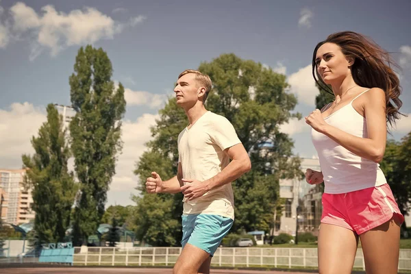 Koç ve egzersiz, eğitmen.