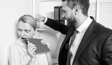 Yöneticisi çatışma. Kadınlara karşı şiddete son. Beni de toplumsal hareket.