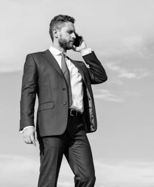 Uzaktan telefon açık havada tarafından girişimci denetim iş. Yardım için soruyorum. İşadamı çağrı smartphone için temsilci seçme görevleri. Denetim kurmak iş ve yetki vermeyi sağlamak için sınırları belirlemek