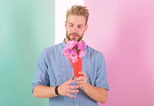 Man ready for date bring pink flowers. Best flowers for her. Boyfriend confident holds bouquet waiting for date. Macho holds bouquet as romantic gift. Guy bring romantic pleasant gift waiting for her — Stock Photo, Image