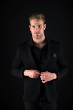 Zarif ve başarılı. Ofis çalışanı. Formal giyim iş adamı. Yakışıklı adam iş tarzı. Kendini moda arıyorsunuz işadamı istihdam. İş kanepe ya da uzman. İş adamı