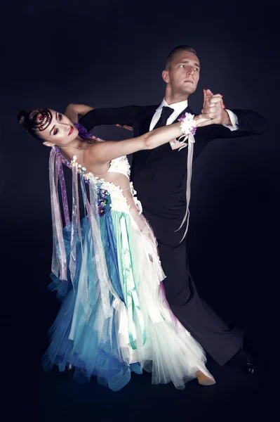 Dance ballroom couple in colorful dress dance pose isolated on black background. sensual professional dancers dancing walz, tango, slowfox and quickstep. — Stock Photo, Image