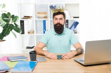 Motivasyon ve ödül. İş başarı. Patron ofisi. Büyük patron Crown. Başarı. Liderlik. Patron ofis - en büyük motiovation. Liderlik eğitimi. Liderlik gelişimi. İş motivasyon