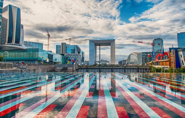 Grande arche στο la άμυνας στο Παρίσι, Γαλλία — Φωτογραφία Αρχείου