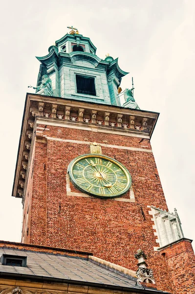 Turm mit Uhr in Krakau, Polen — Stockfoto