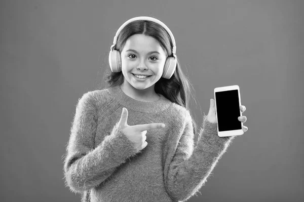 Girl child listen music modern headphones and smartphone. Listen for free. Get music family subscription. Access to millions of songs. Enjoy music concept. Best music apps that deserve a listen — Stock Photo, Image