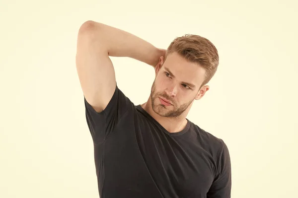 Hombre tacto pensando aislado en blanco. Un tipo con barba en la cara seria. Algo en su mente. Casual en estilo. Guapo con carisma — Foto de Stock