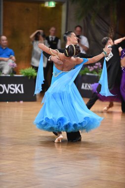 Alman Açık Şampiyonası 'nda Grand Slam Standart sırasında dans eden kimliği belirsiz bir çift.