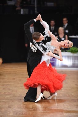 Alman Açık Şampiyonası 'nda Grand Slam Standart sırasında dans eden kimliği belirsiz bir çift.