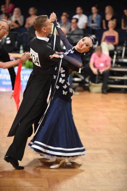 Alman Açık Şampiyonası 'nda Grand Slam Standart sırasında dans eden kimliği belirsiz bir çift.