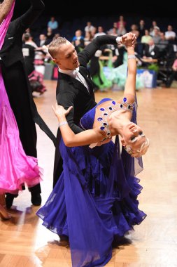 Alman Açık Şampiyonası 'nda Grand Slam Standart sırasında dans eden kimliği belirsiz bir çift.