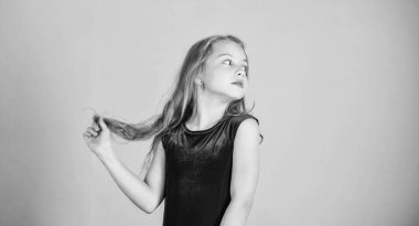 Nasıl çocuk için düzenli saç modeli yapmak. Balo Salonu latin dans saç modelleri. Kız uzun saç giyim elbise ile pembe arka plan evlat. Balo salonu dans saç modeli hakkında bilmen şey. Dansçı için saç modeli