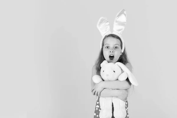 Child with open mouth bunny ears headband — Stock Photo, Image